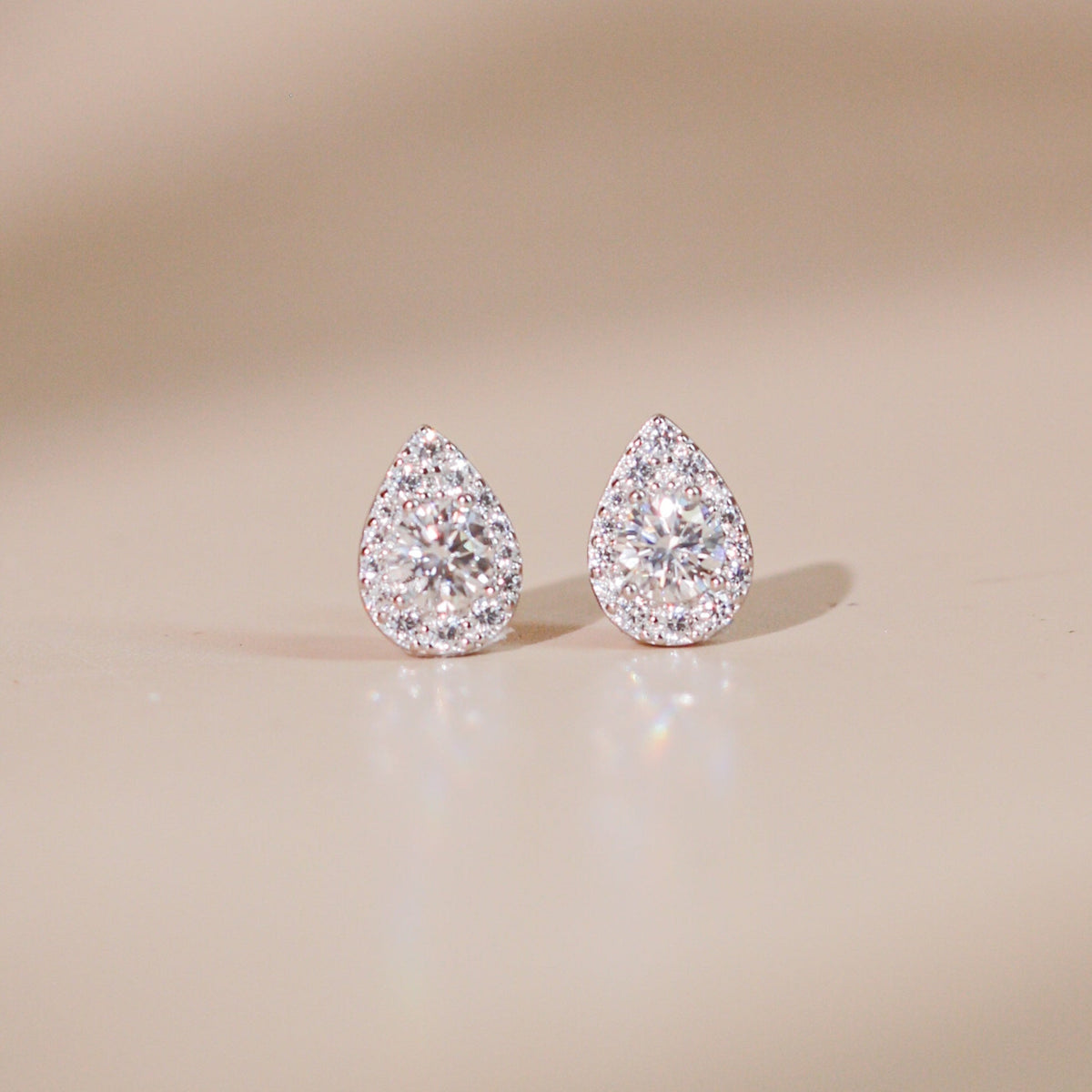 ELOREVA 5mm Moissanite Teardrop Earrings GRA – Platinum Plated 925 Sterling Silver