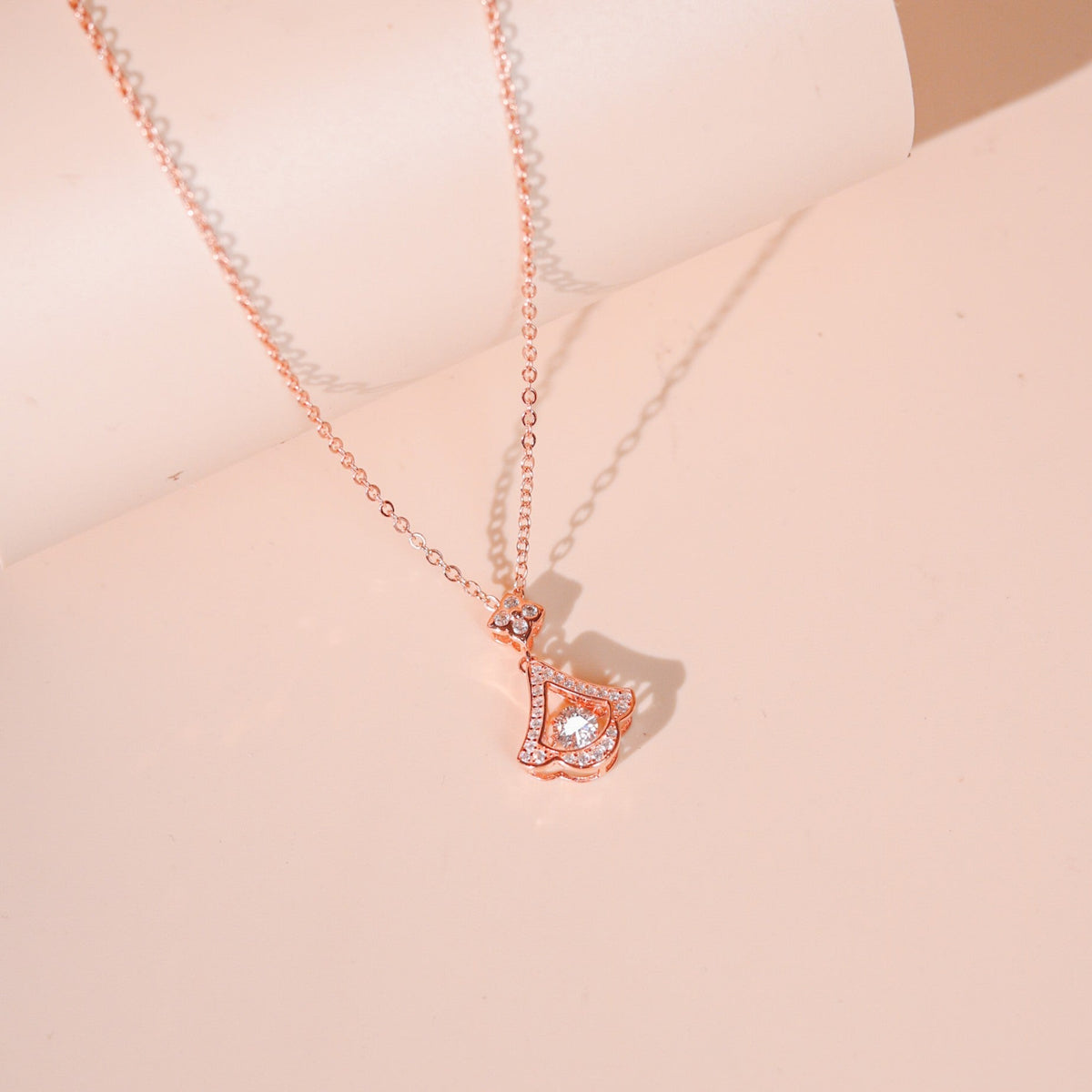 ELOREVA Amelia Fan Necklace – 18K Rose Gold Plated 925 Sterling Silver