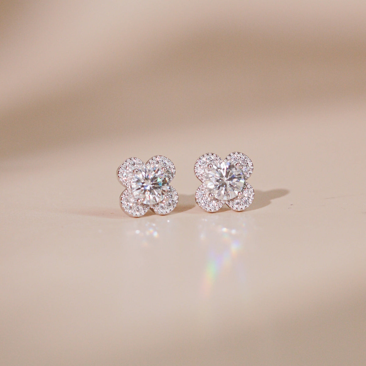 ELOREVA 6.5mm Moissanite Four Leaf Clover Earrings GRA – Platinum Plated 925 Sterling Silver