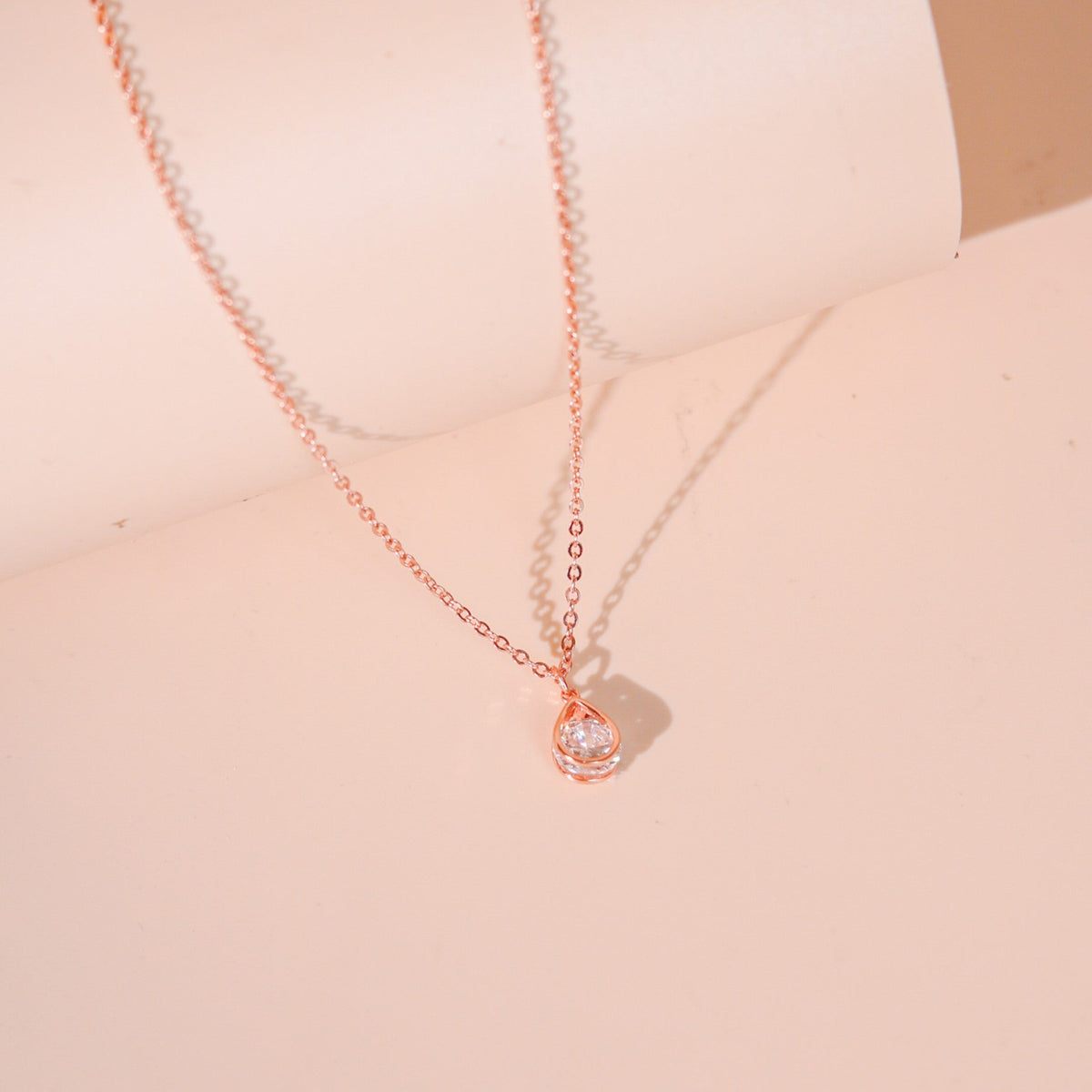 ELOREVA Ori Teardrop Necklace – 18K Rose Gold Plated 925 Sterling Silver