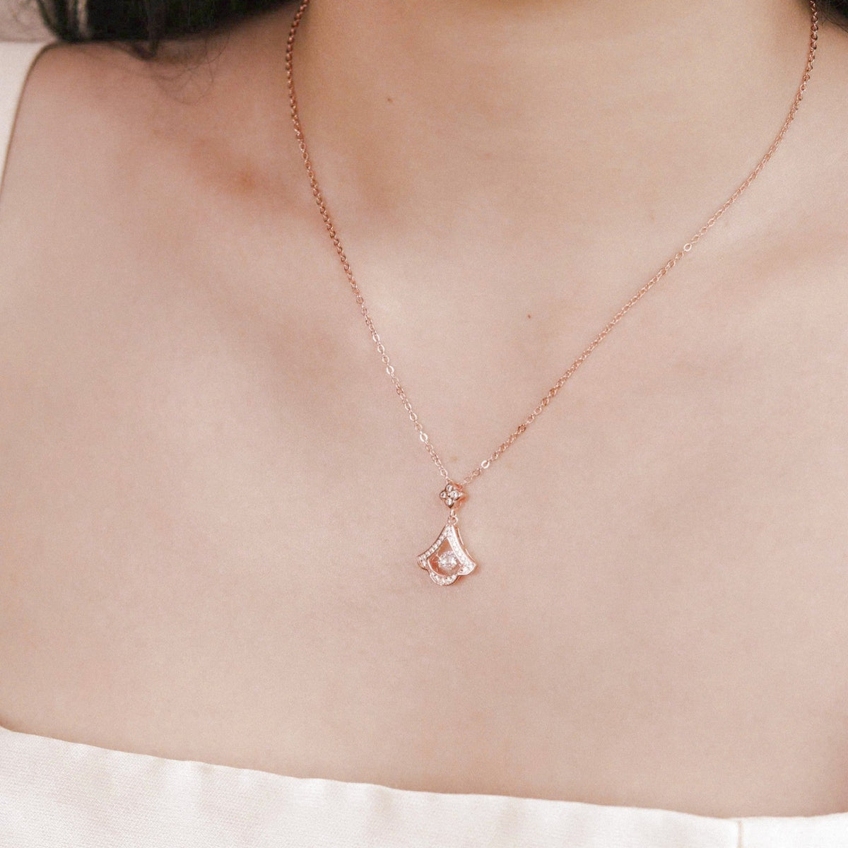 ELOREVA Amelia Fan Necklace – 18K Rose Gold Plated 925 Sterling Silver