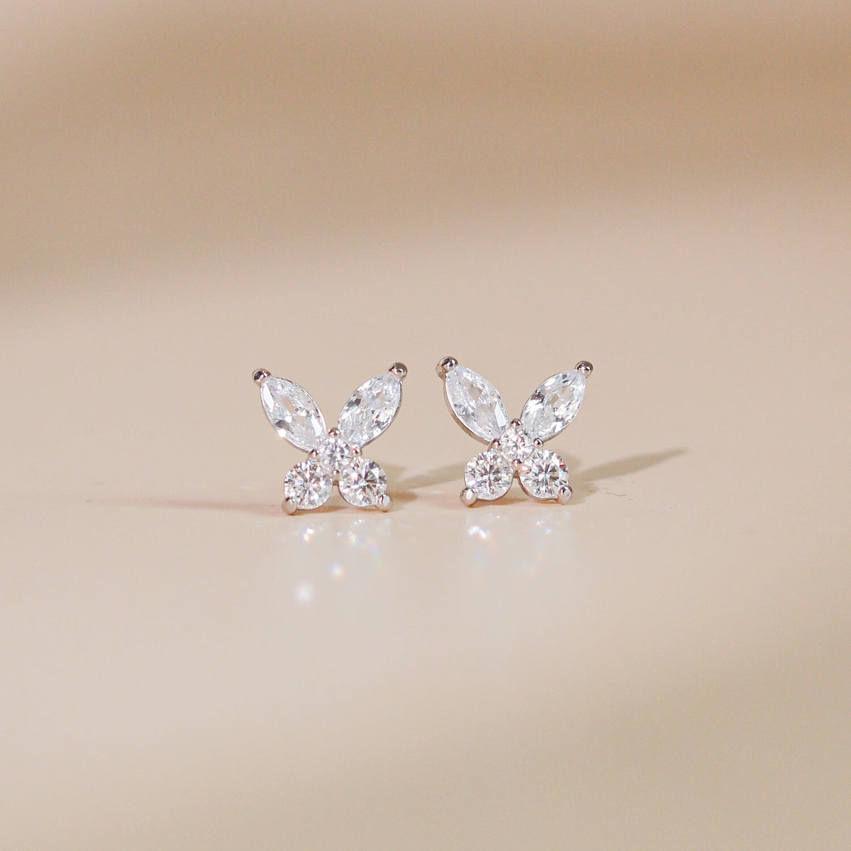 ELOREVA Lynn Butterfly Moissanite Earrings 3mm – Platinum Plated 925 Sterling Silver