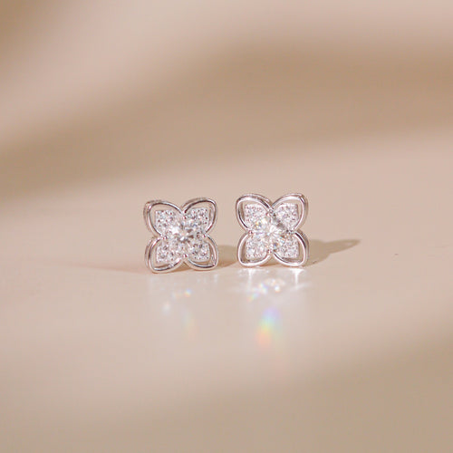 ELOREVA 5mm Moissanite Clover Earrings GRA – Platinum Plated 925 Sterling Silver