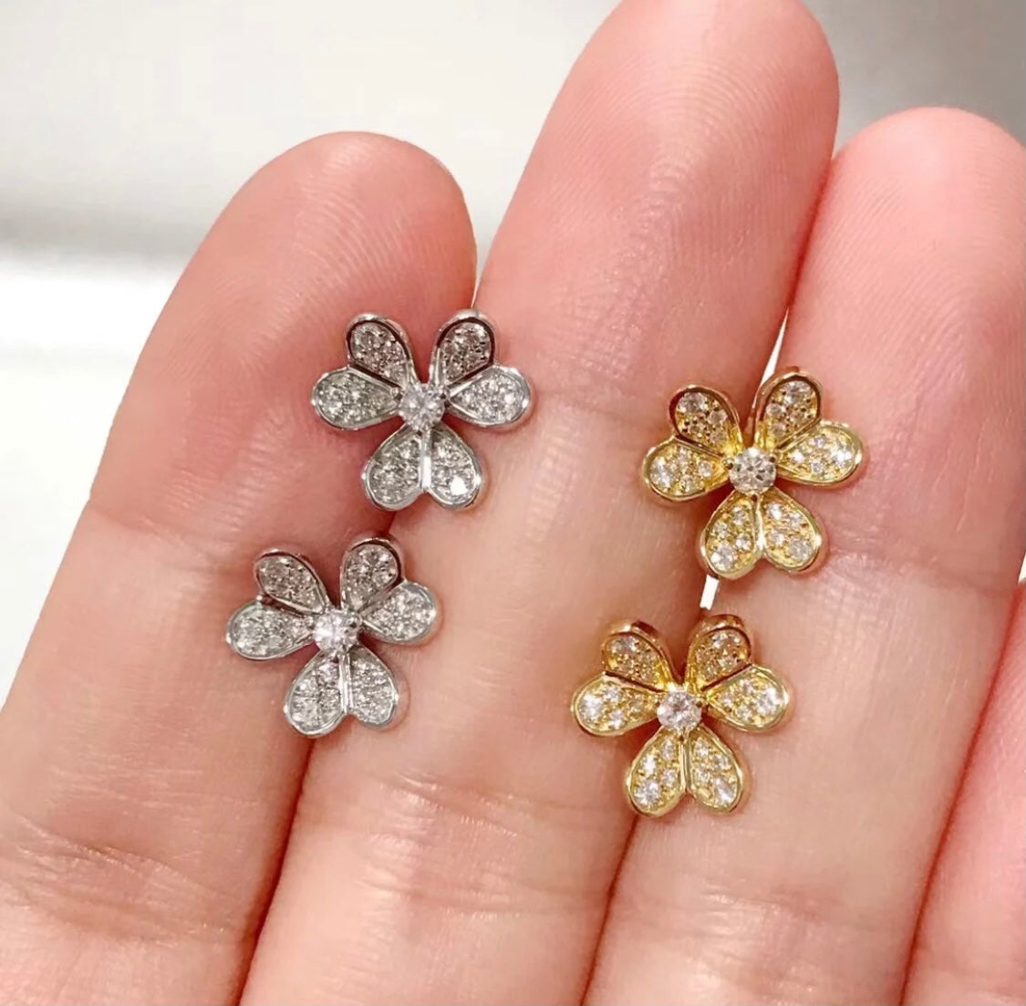 18K Celestial Yellow Gold Frivole Small Model Earrings